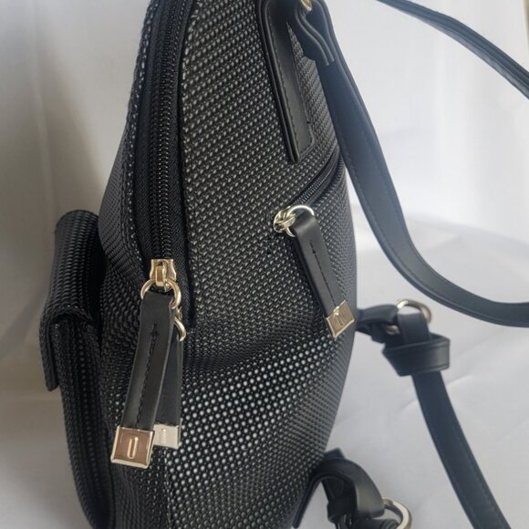 Urban Oxide UO2 black pebbled backpack - Picture 5 of 9